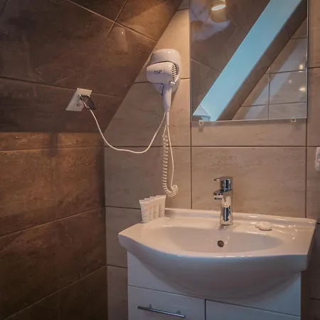 Pod Limbami Lantgård Poronin