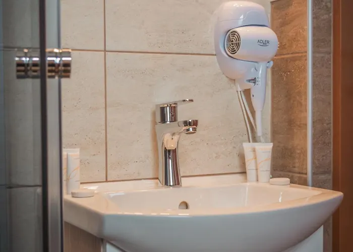 Pod Limbami בית חווה פורונין